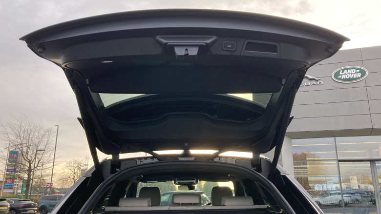 Land Rover Range Rover Velar 2.0 D200 R-Dynamic SE 5dr Auto Diesel Estate